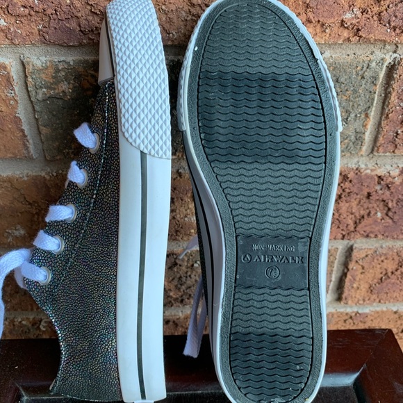 Airwalk Iridescent Non-Marking Sneakers - Picture 4 of 10